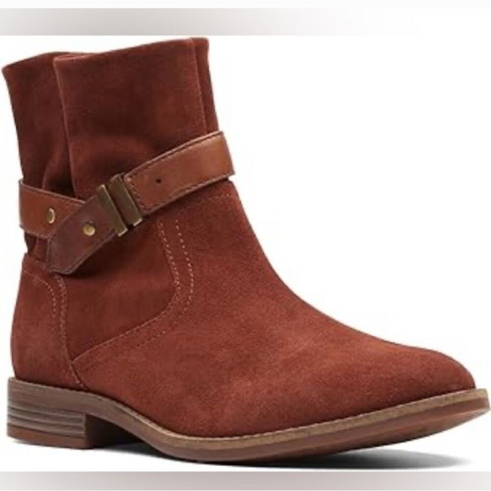 NWT Ladies Clarks Camzin Strap ankle boots Mahogany Suede Western Size 8